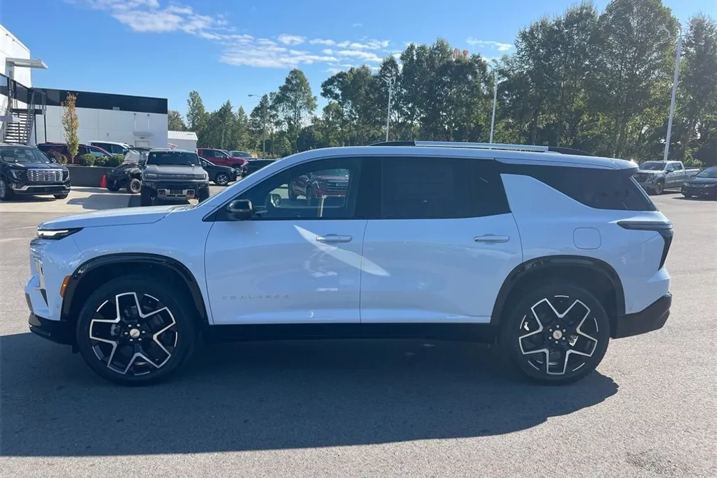 2026 Chevrolet Traverse High Country photo 1