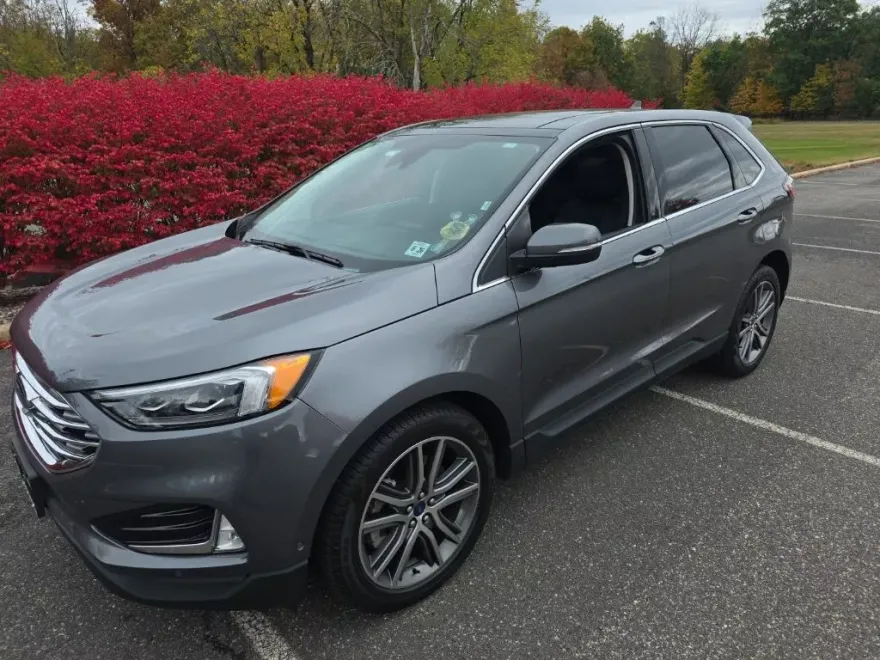 2021 Ford Edge Titanium photo 1