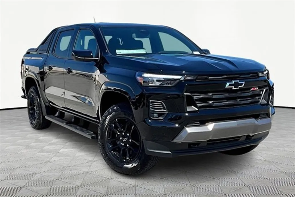 2025 Chevrolet Colorado Z71 photo 1