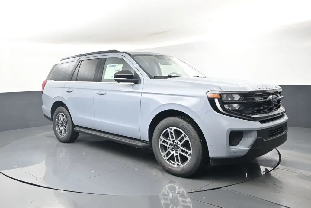2025 Ford Expedition photo 1