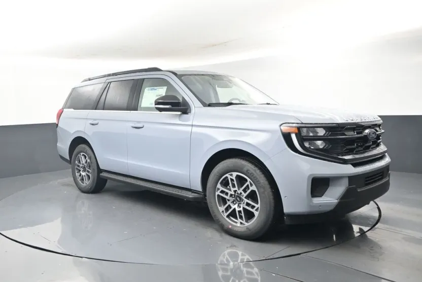 2025 Ford Expedition photo 1