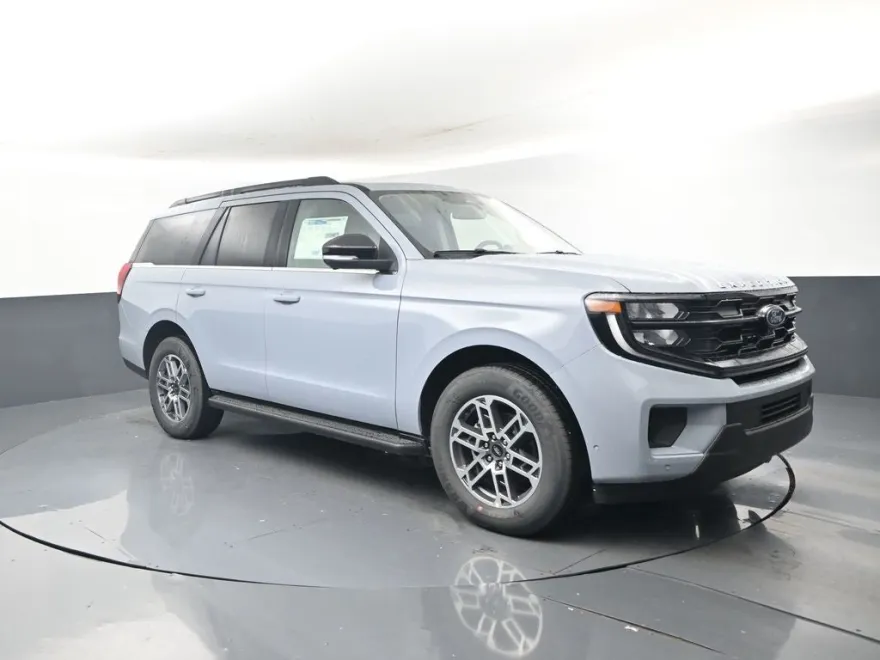 2025 Ford Expedition photo 1