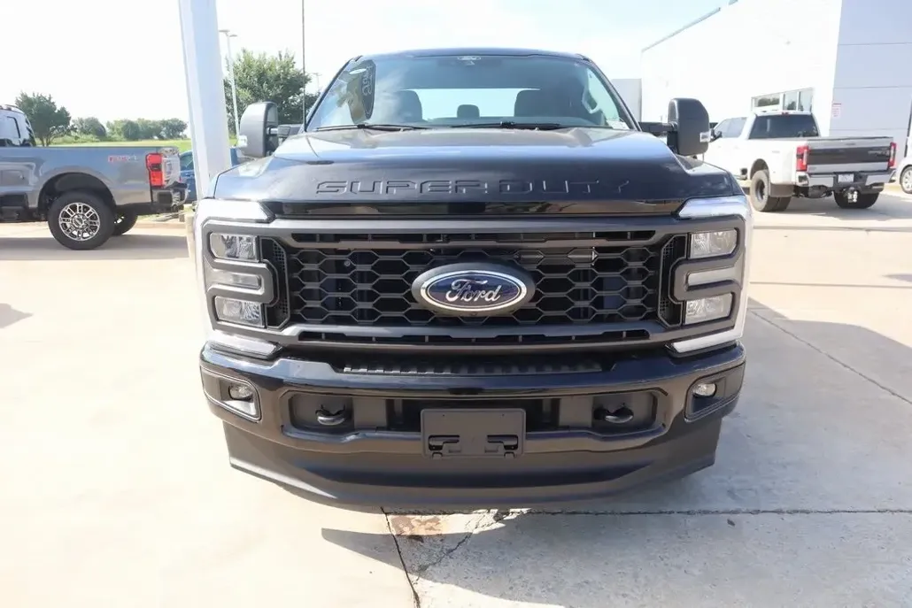 2025 Ford F-250 XL photo 1