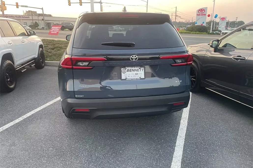 2024 Toyota Grand Highlander XLE photo 1