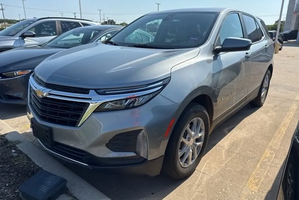 2023 Chevrolet Equinox LT photo 1