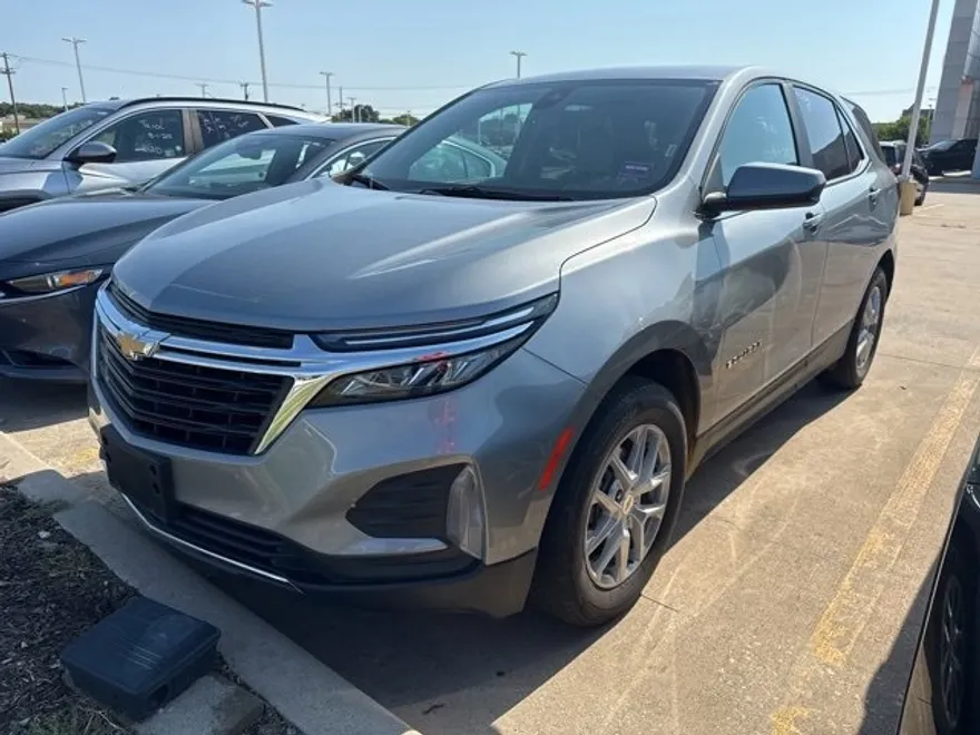2023 Chevrolet Equinox LT photo 1
