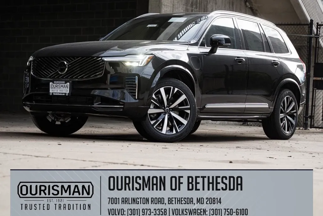 2025 Volvo XC90 T8 Core photo 1