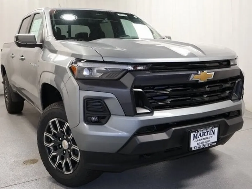 2024 Chevrolet Colorado LT photo 1