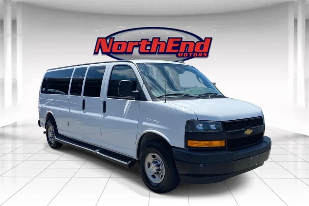 2022 Chevrolet Express Passenger LS photo 1