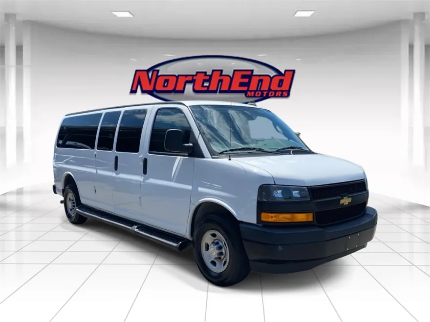 2022 Chevrolet Express Passenger LS photo 1