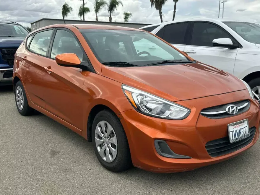 2017 Hyundai Accent SE photo 1