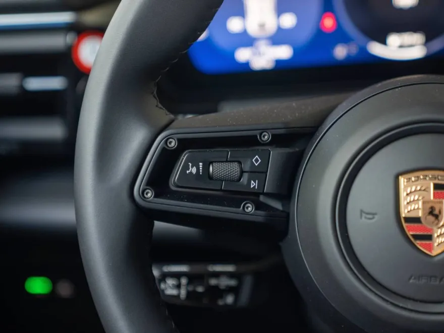 2025 Porsche Macan Electric photo 8