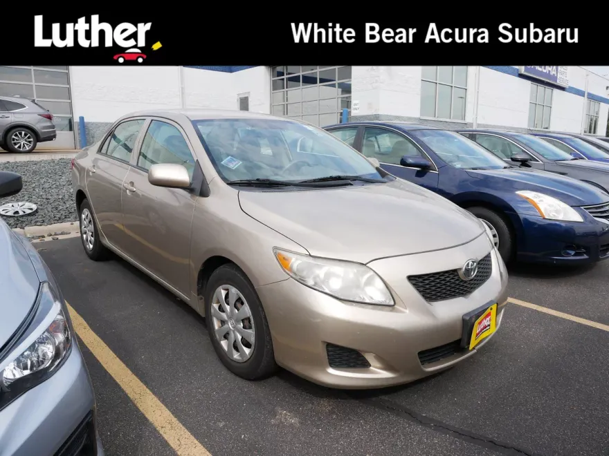 2010 Toyota Corolla LE photo 1