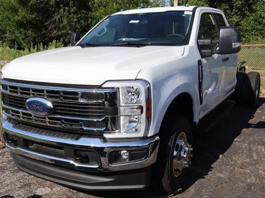 2025 Ford F-350 XL photo 1