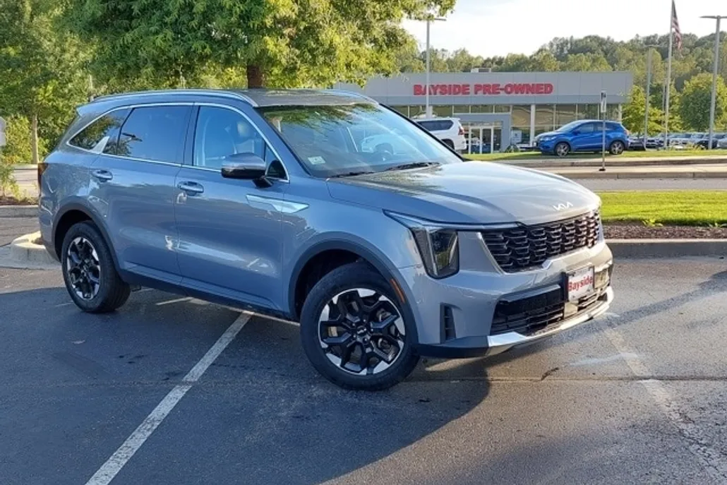 2024 Kia Sorento S photo 1
