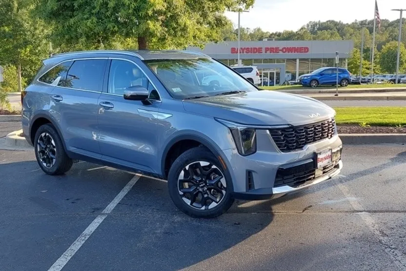 2024 Kia Sorento S photo 1