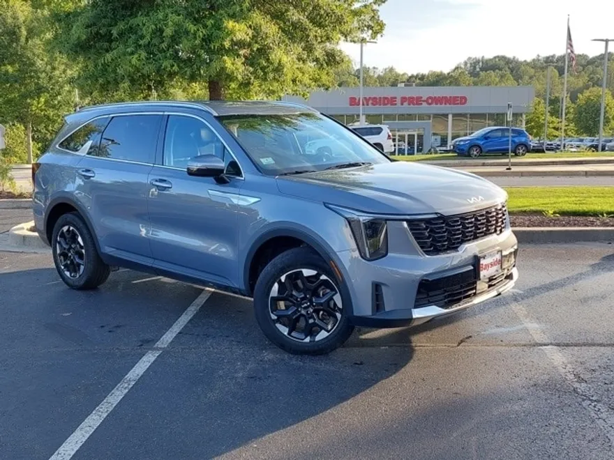 2024 Kia Sorento S photo 1