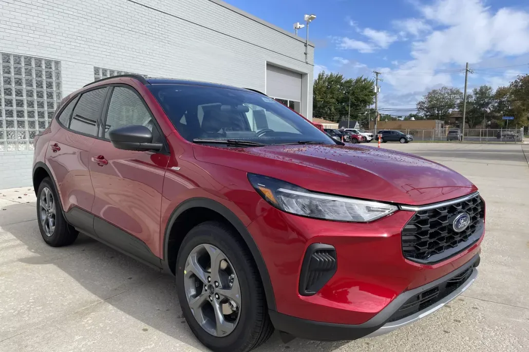 2025 Ford Escape ST-Line photo 1