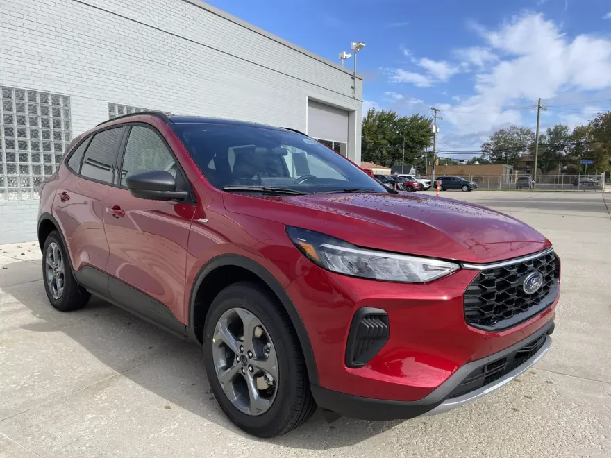 2025 Ford Escape ST-Line photo 1