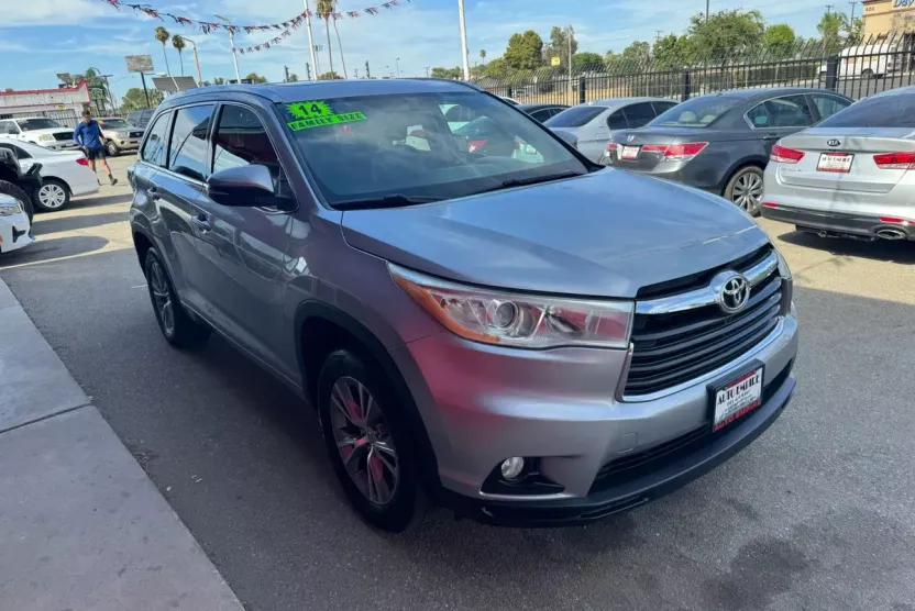 2014 Toyota Highlander XLE Sport photo 1