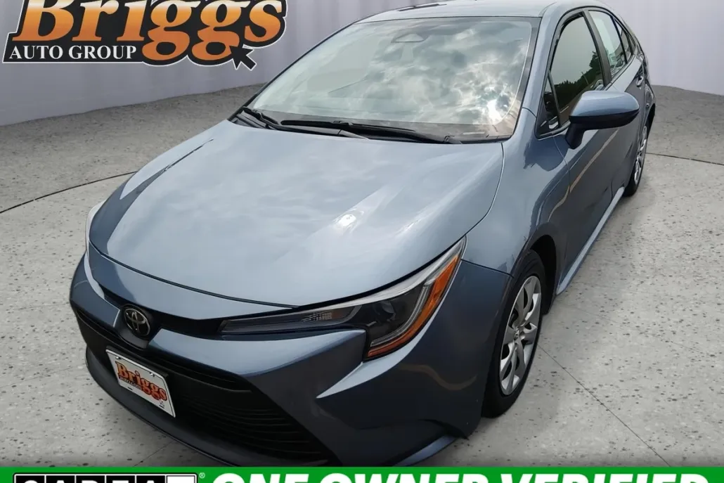 2024 Toyota Corolla LE photo 1