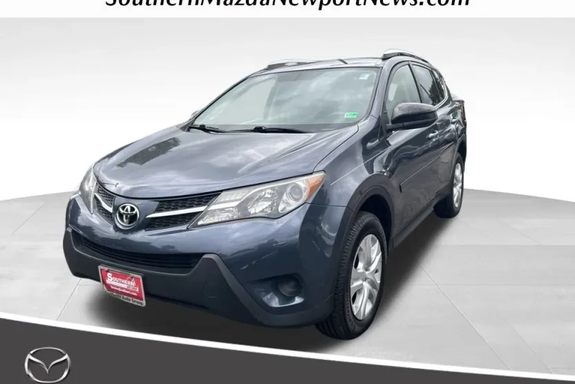 2013 Toyota RAV4 LE photo 1