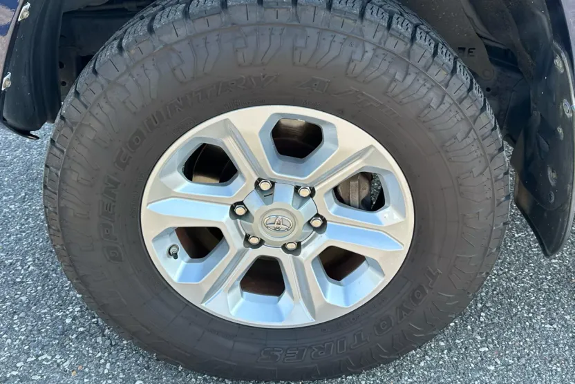 2017 Toyota 4Runner SR5 4WD photo 1