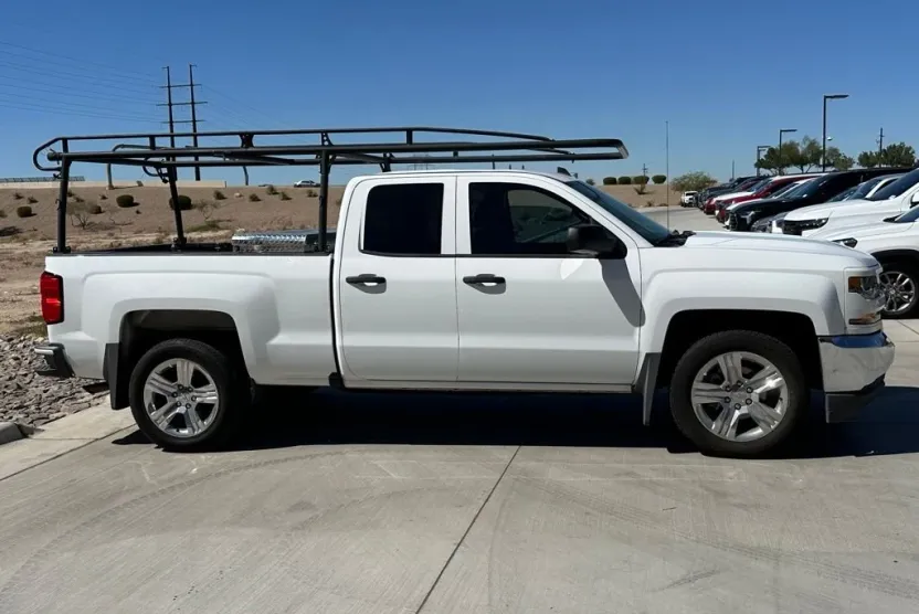 2018 Chevrolet Silverado 1500 Custom photo 1