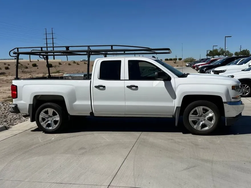 2018 Chevrolet Silverado 1500 Custom photo 1