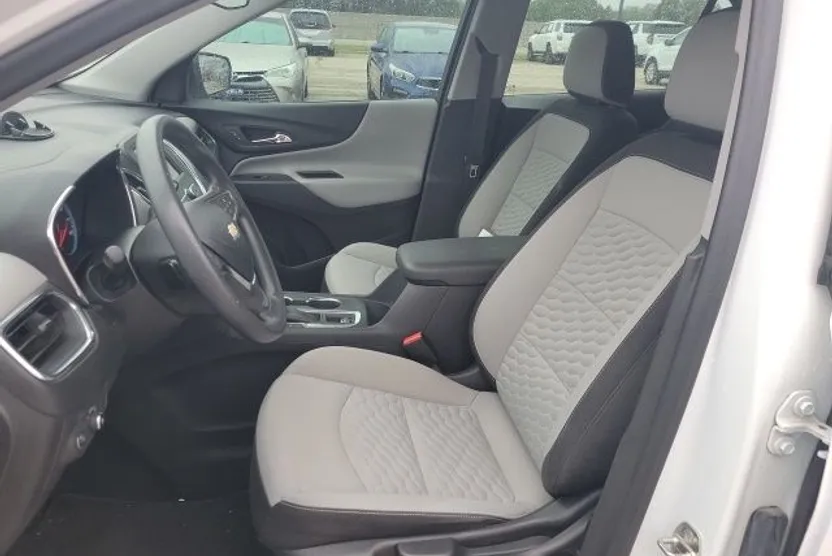2019 Chevrolet Equinox LS photo 1