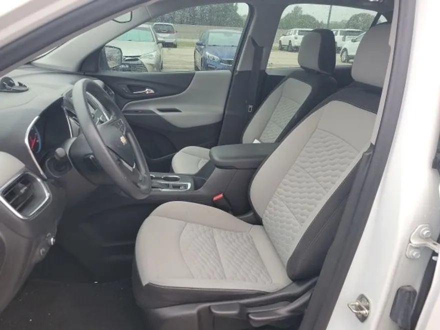 2019 Chevrolet Equinox LS photo 1