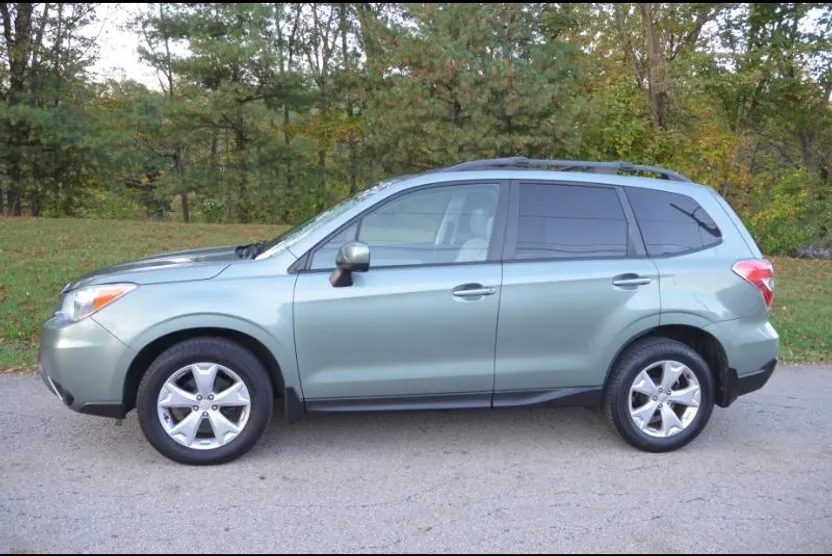 2015 Subaru Forester 2.5i Premium photo 1