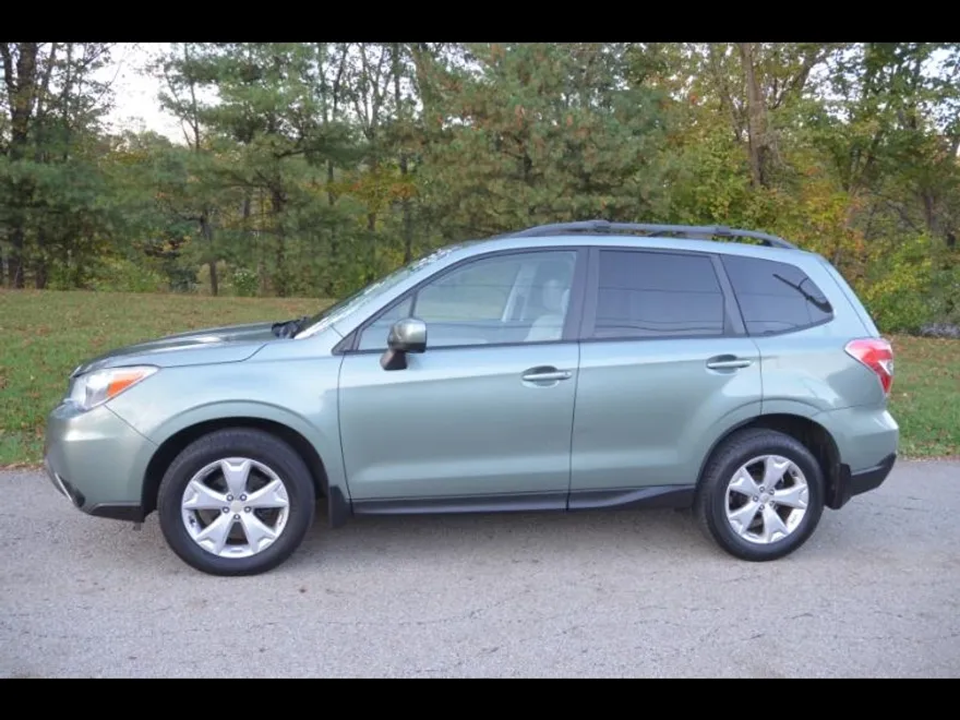 2015 Subaru Forester 2.5i Premium photo 1
