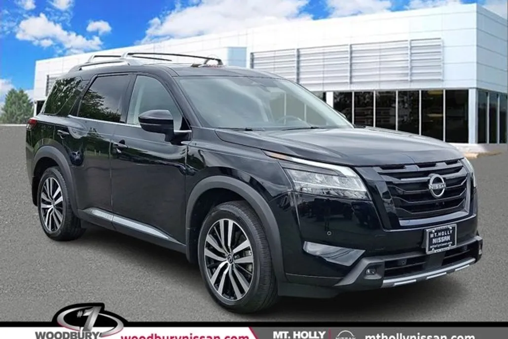 2023 Nissan Pathfinder Platinum photo 1