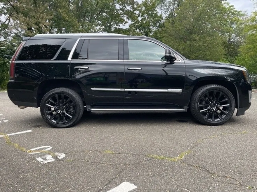 2019 Cadillac Escalade Luxury photo 1