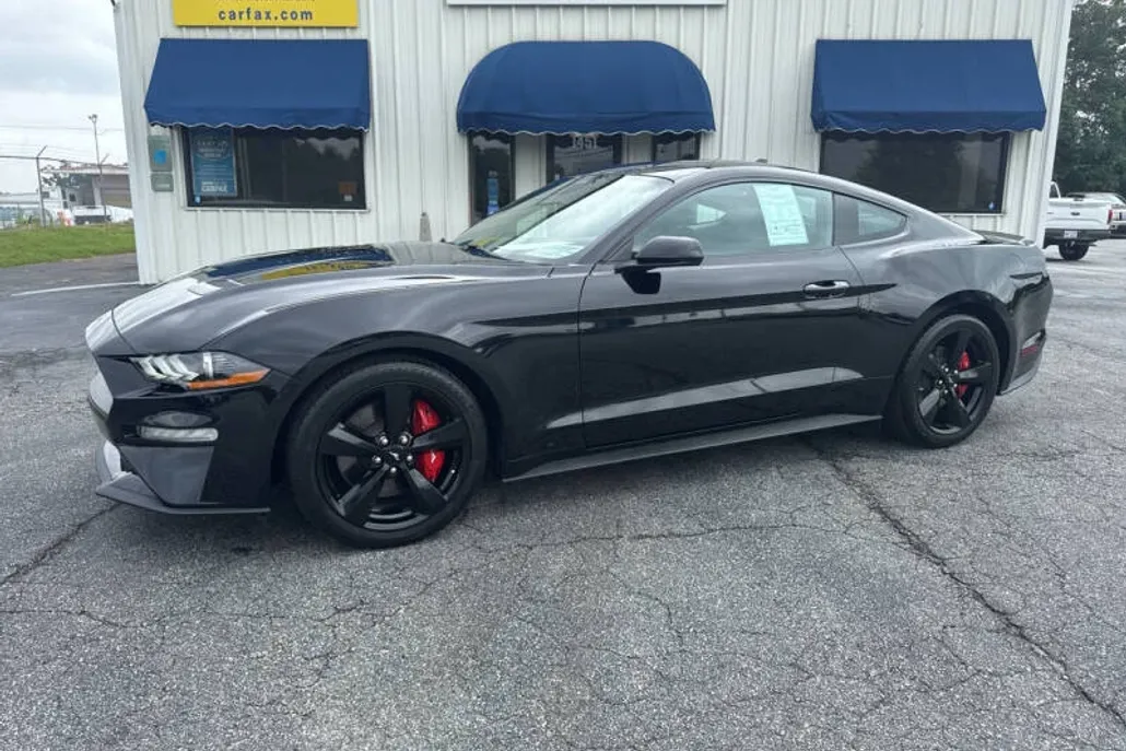 2021 Ford Mustang EcoBoost photo 1