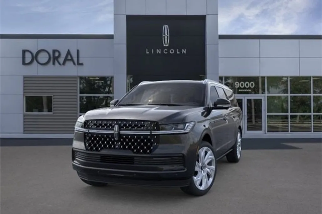 2025 Lincoln Navigator Black Label photo 1