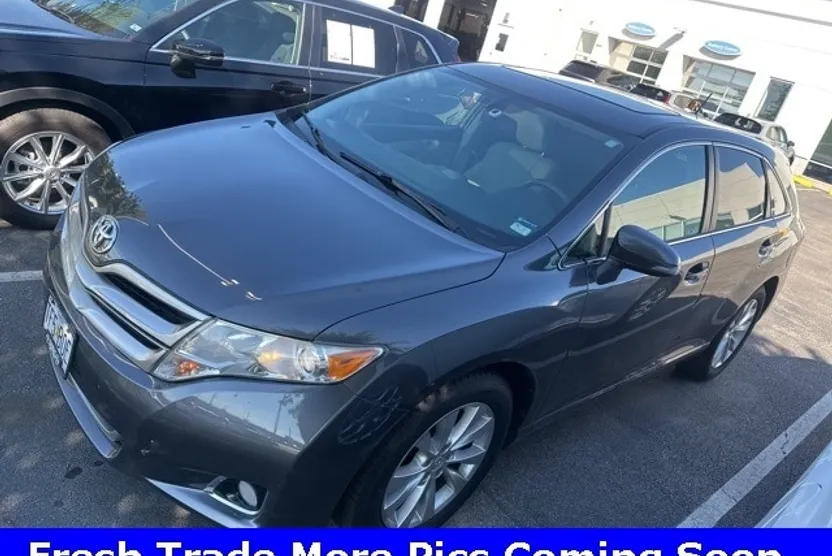 2014 Toyota Venza LE photo 1