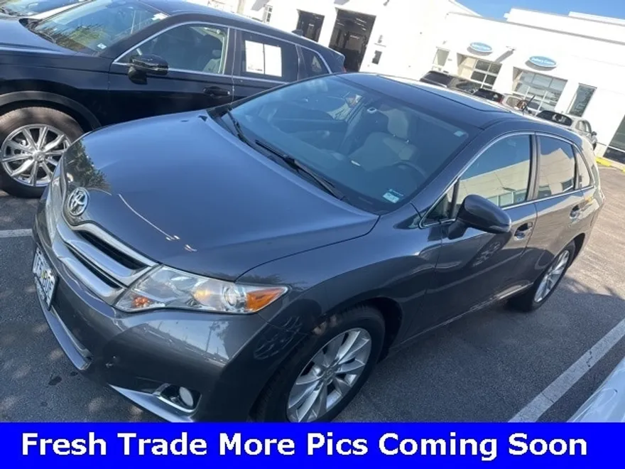 2014 Toyota Venza LE photo 1