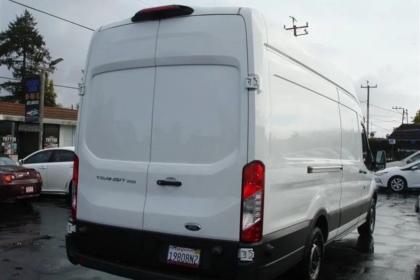 2018 Ford Transit photo 1