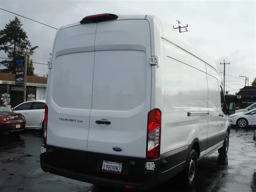 2018 Ford Transit photo 1