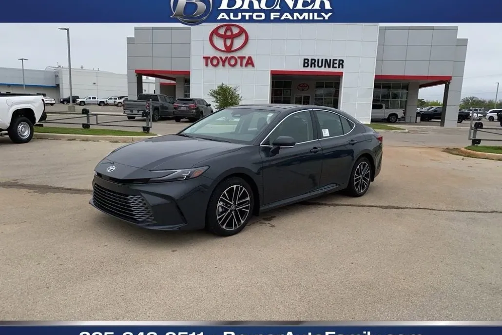 2025 Toyota Camry XLE photo 1