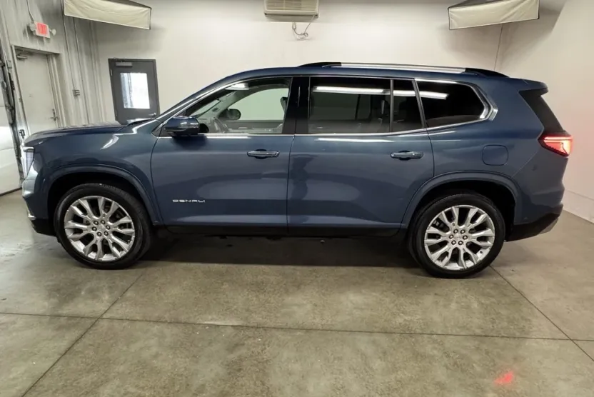 2024 Gmc Acadia Denali photo 1