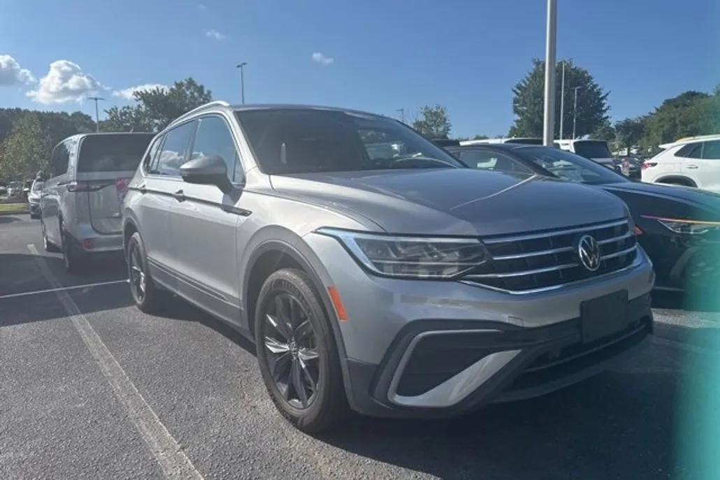2022 Volkswagen Tiguan SE photo 1