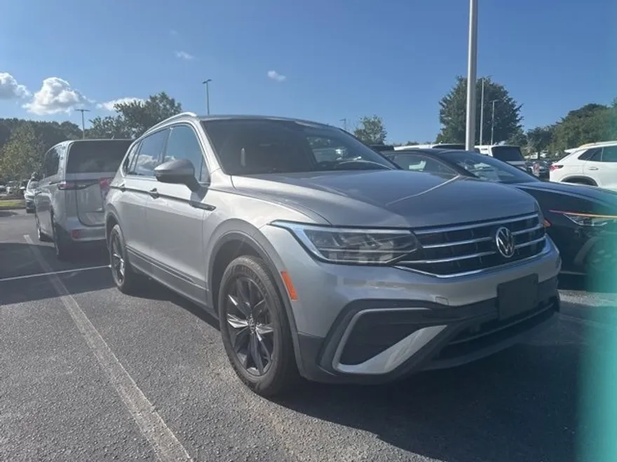 2022 Volkswagen Tiguan SE photo 1