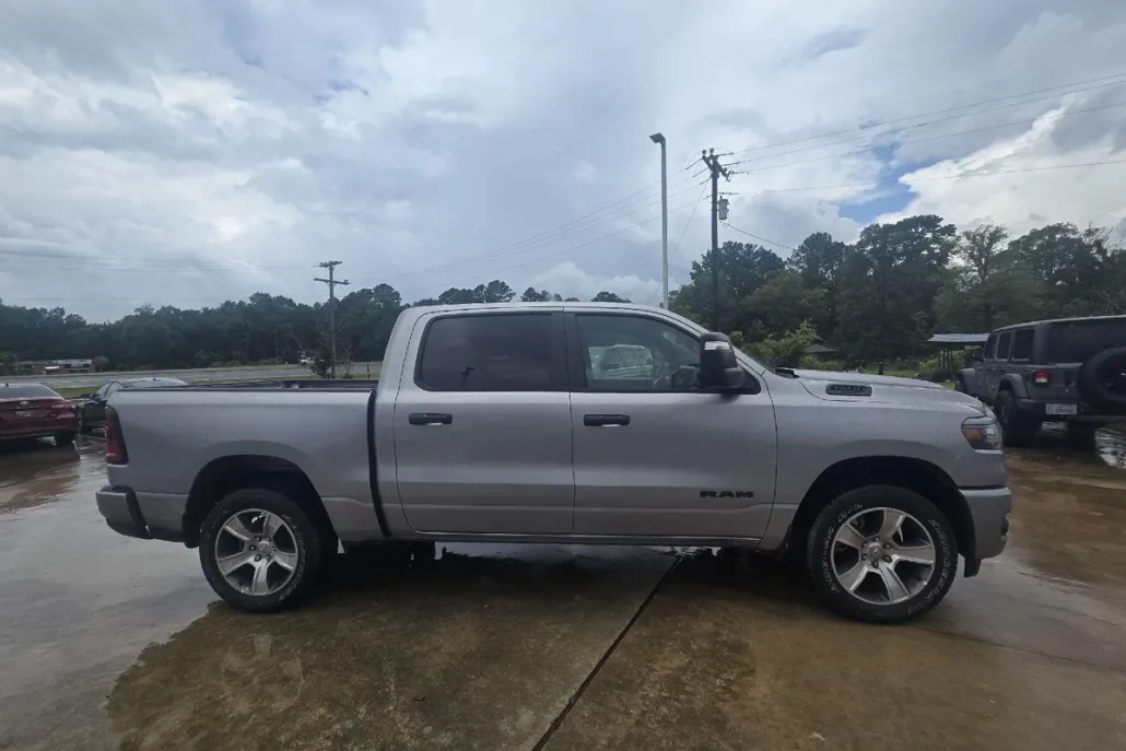 2025 Ram 1500 Tradesman photo 1