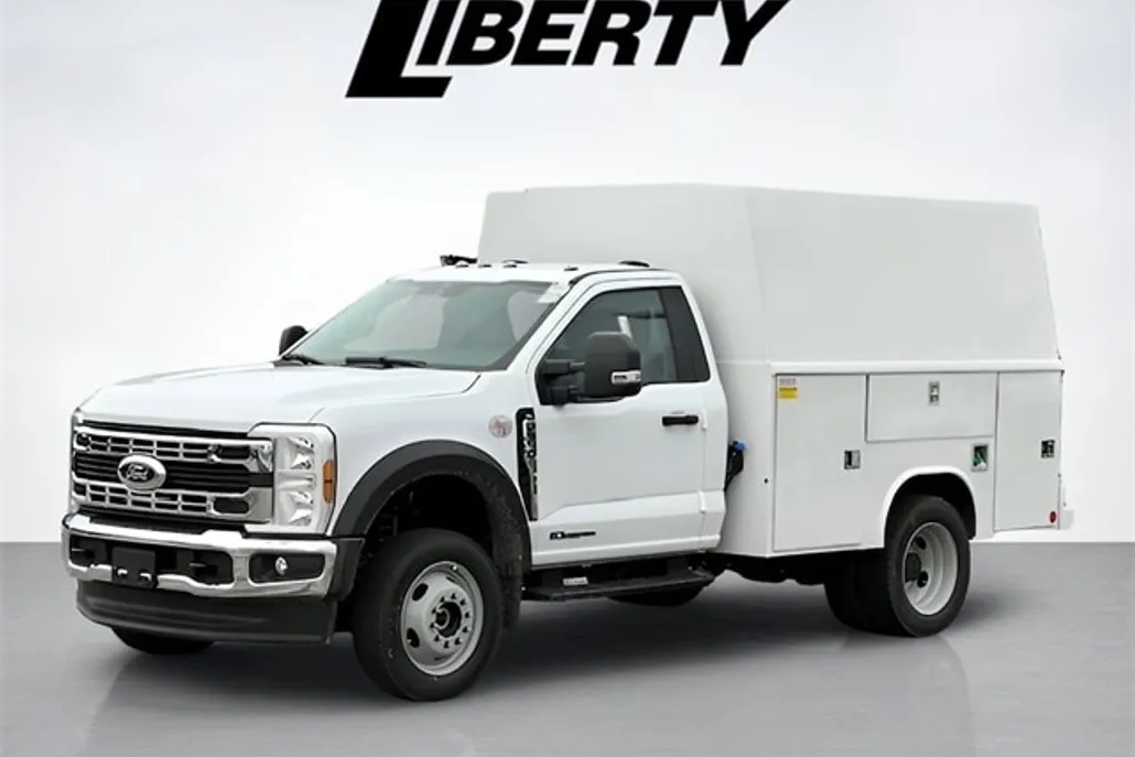 2025 Ford F-550 photo 1