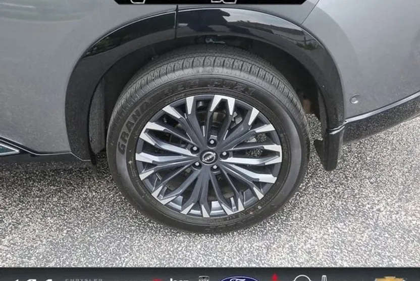 2025 Nissan Rogue Platinum photo 1