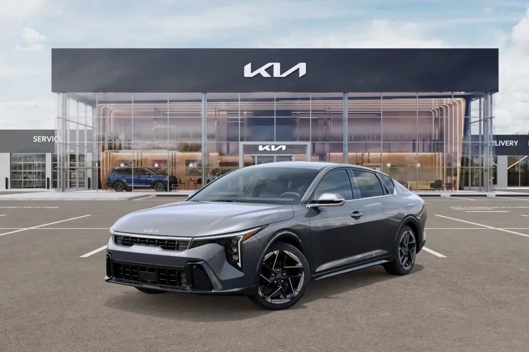 2025 Kia K4 GT-Line photo 1