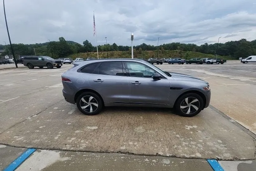 2024 Jaguar F-PACE P250 R-Dynamic S photo 1